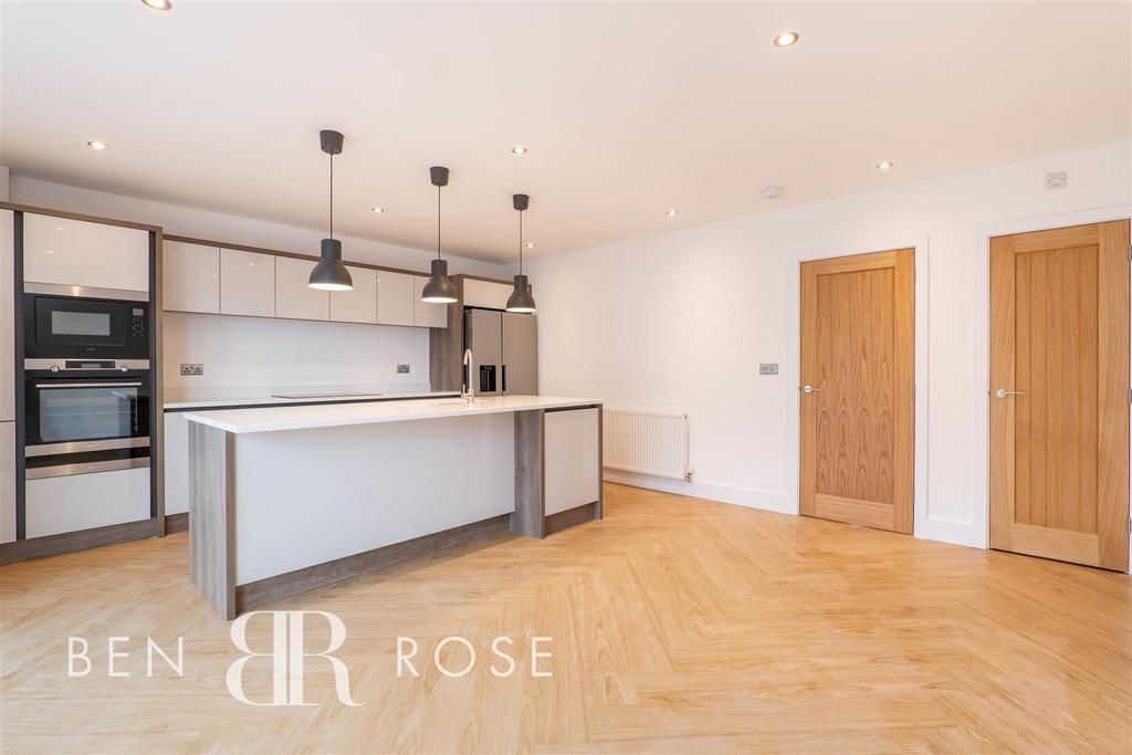 Wigan Road, Euxton, Chorley 3 bed semidetached house for sale £294,995