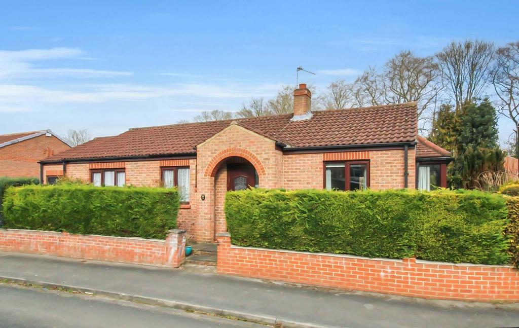 Mallorie Court, Ripon 3 bed bungalow £1,000 pcm (£231 pw)