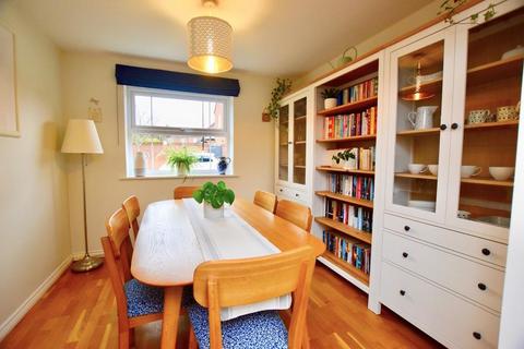 8 Lyons Drive, Coventry, CV5 9PP