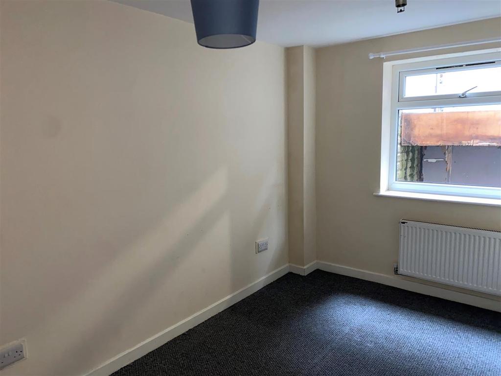 Union Road, New Mills, High Peak 1 bed flat £600 pcm (£138 pw)