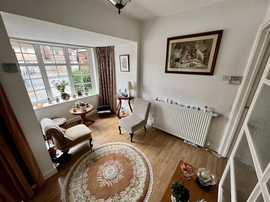 Fieldon Close, Shirley, Solihull 3 bed semidetached house £375,000