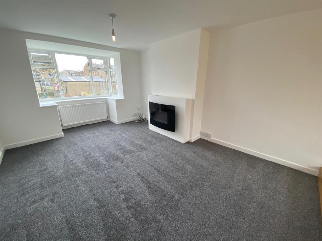 Meltham Road, Honley, Holmfirth 3 bed terraced house £850 pcm (£196 pw)