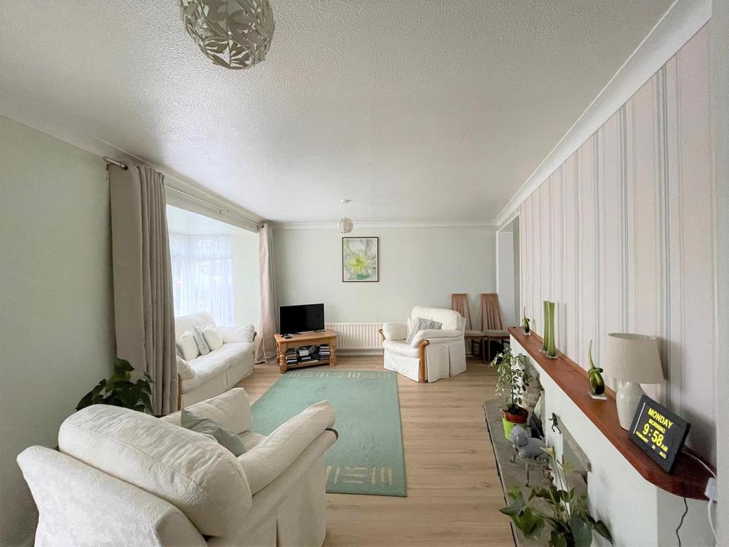 Chestnut Avenue, Staplehurst 3 bed detached house £450,000