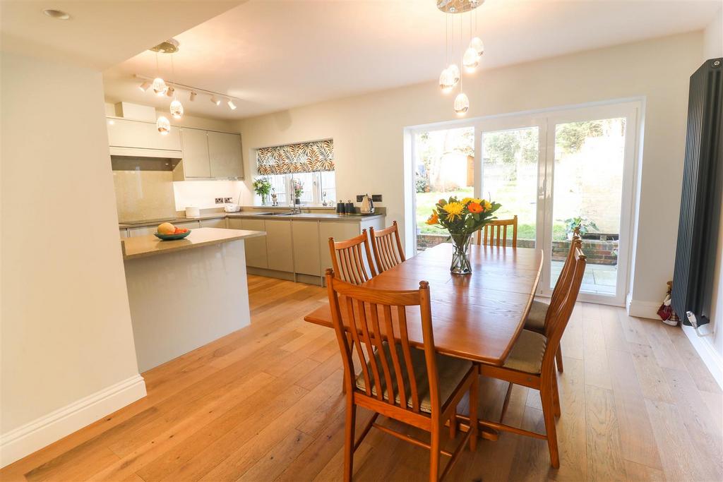 Fullers Mead, Harlow 4 bed semidetached house for sale £525,000