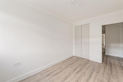 3 bedroom apartment to rent, Monckton Court, Kensington, W14