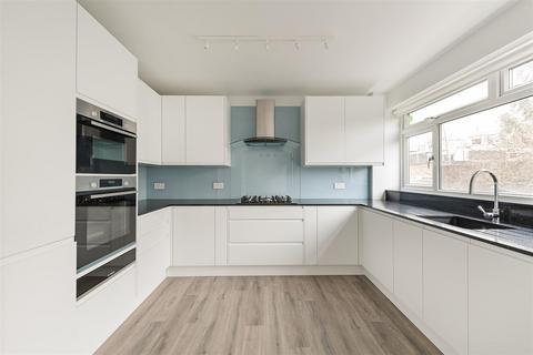 3 bedroom apartment to rent, Monckton Court, Kensington, W14