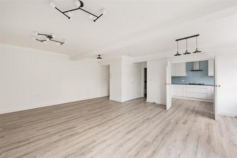 3 bedroom apartment to rent, Monckton Court, Kensington, W14