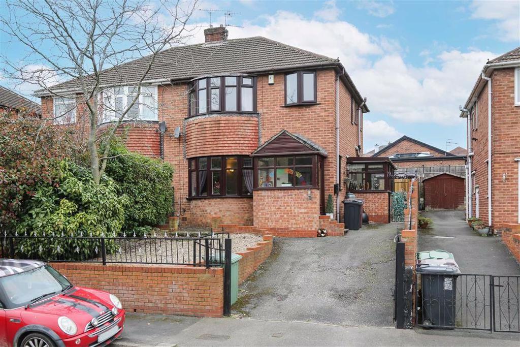 Davids Drive, Wingerworth... 3 bed semidetached house £279,950