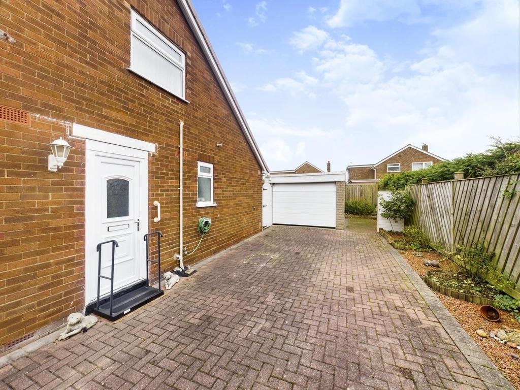 Sea View Gardens, Osgodby, Scarborough 2 bed semidetached bungalow for