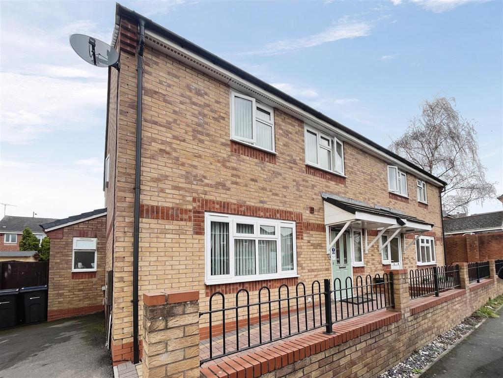 Oakmeadow Avenue, Erdington, Birmingham 4 bed semidetached house £