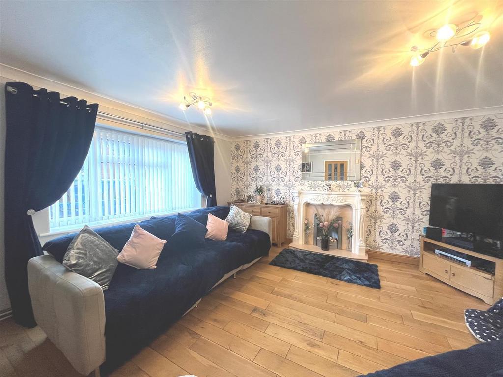 Oakmeadow Avenue, Erdington, Birmingham 4 bed semidetached house £