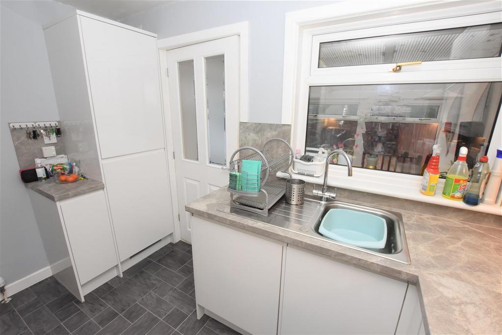 Kitchen (2).jpg