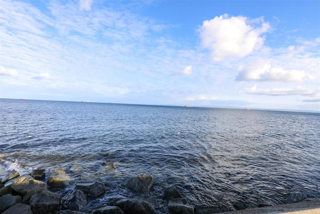 Cowan Street, Kirkcaldy 2 bed flat £149,995