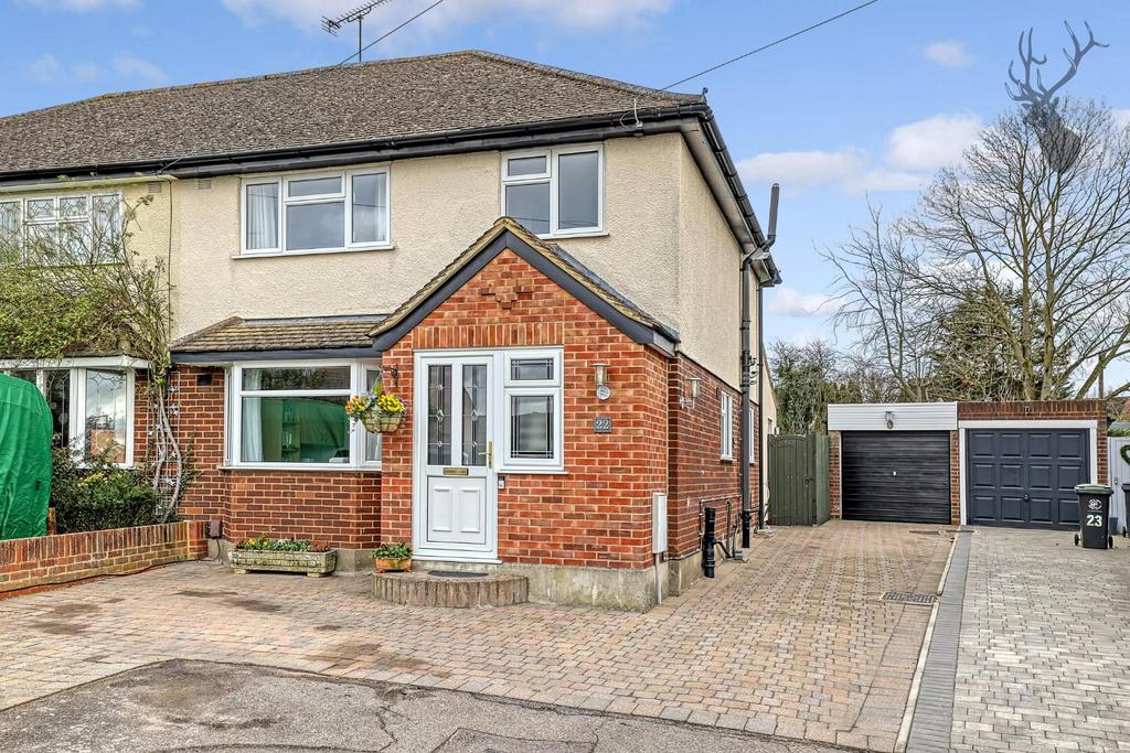 Princes Close, North Weald, Epping 3 bed semidetached house £625,000