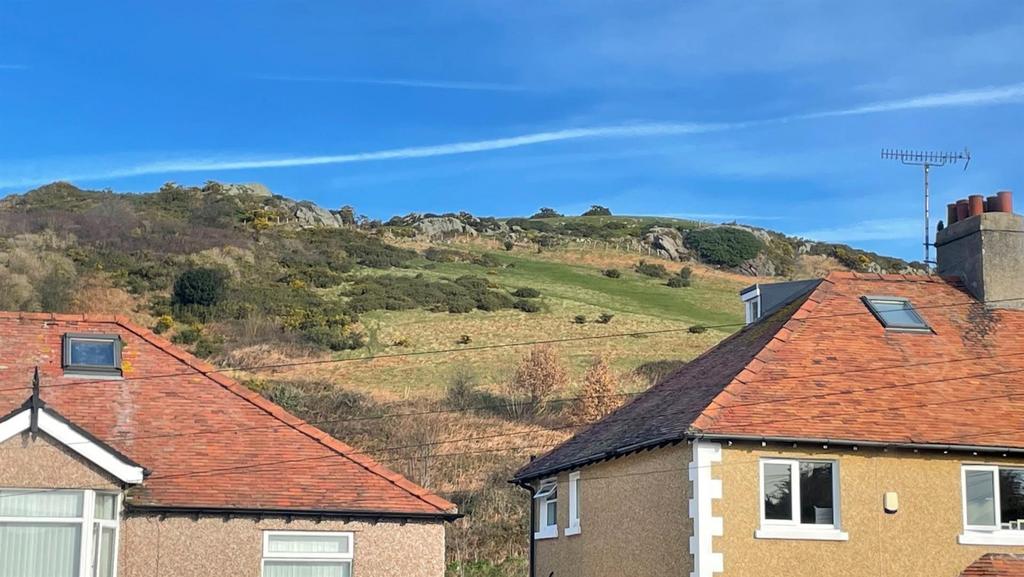 Bron Vardre Avenue, Deganwy, Conwy 3 bed semidetached house for sale