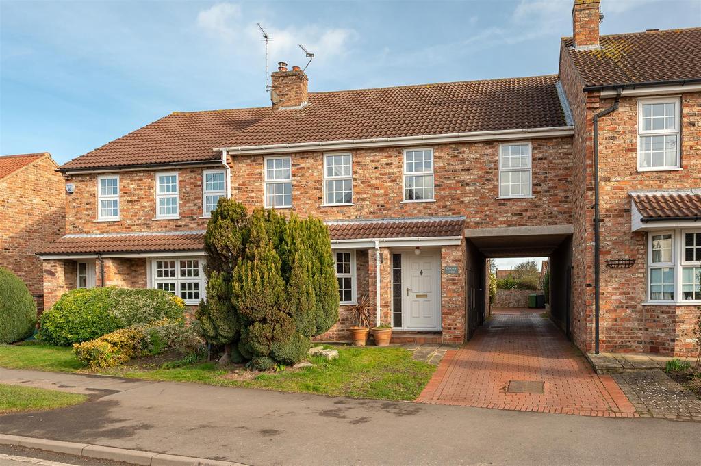 Common Road, Dunnington, York, YO19 5 bed terraced house for sale £