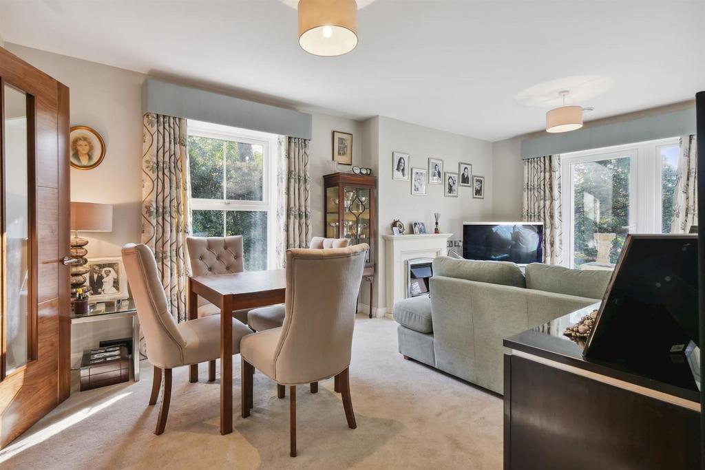 Manor Park Road, Chislehurst 2 bed apartment £595,000
