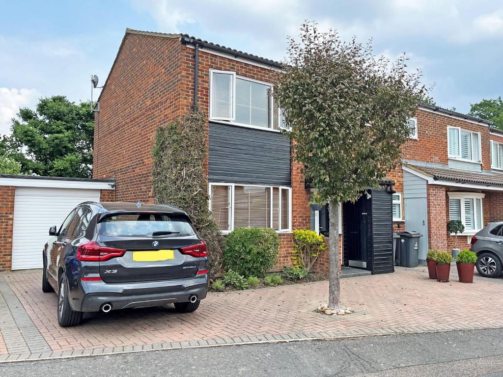 Gorleston Close, Stevenage, SG1 2JS 3 bed semidetached house for sale