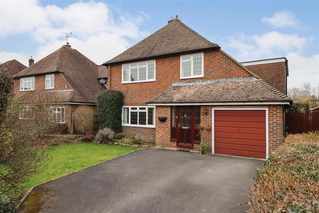 Pollards Drive, Horsham 4 bed detached house £750,000