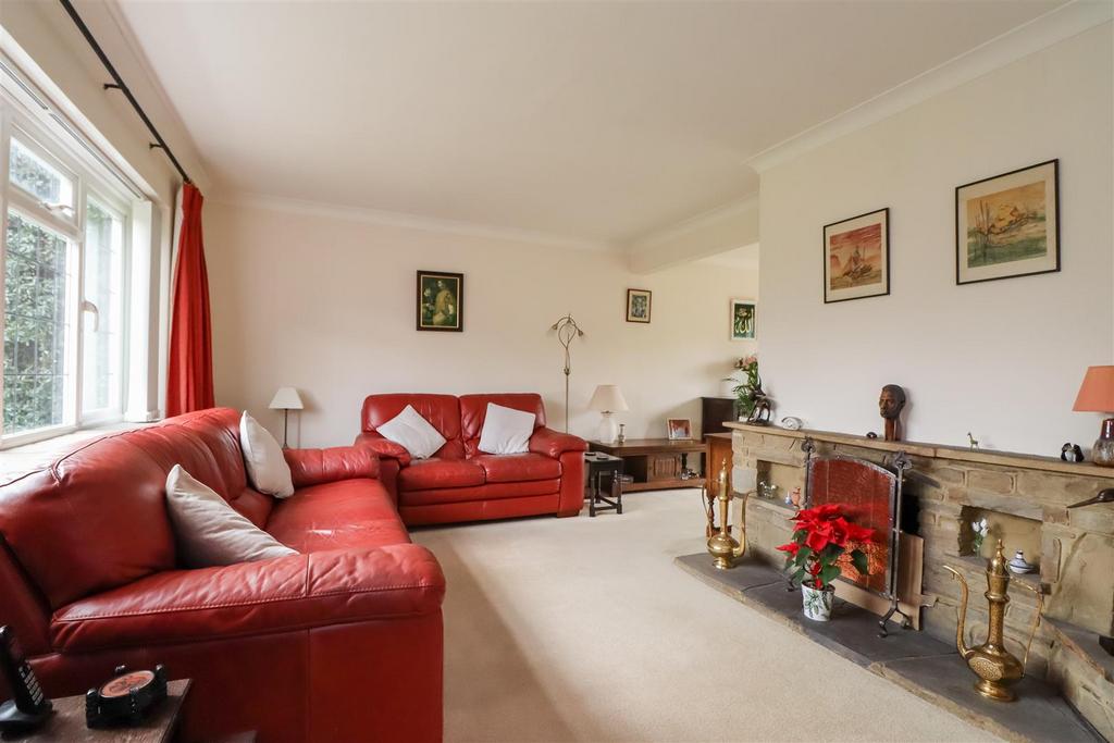 Pollards Drive, Horsham 4 bed detached house £750,000