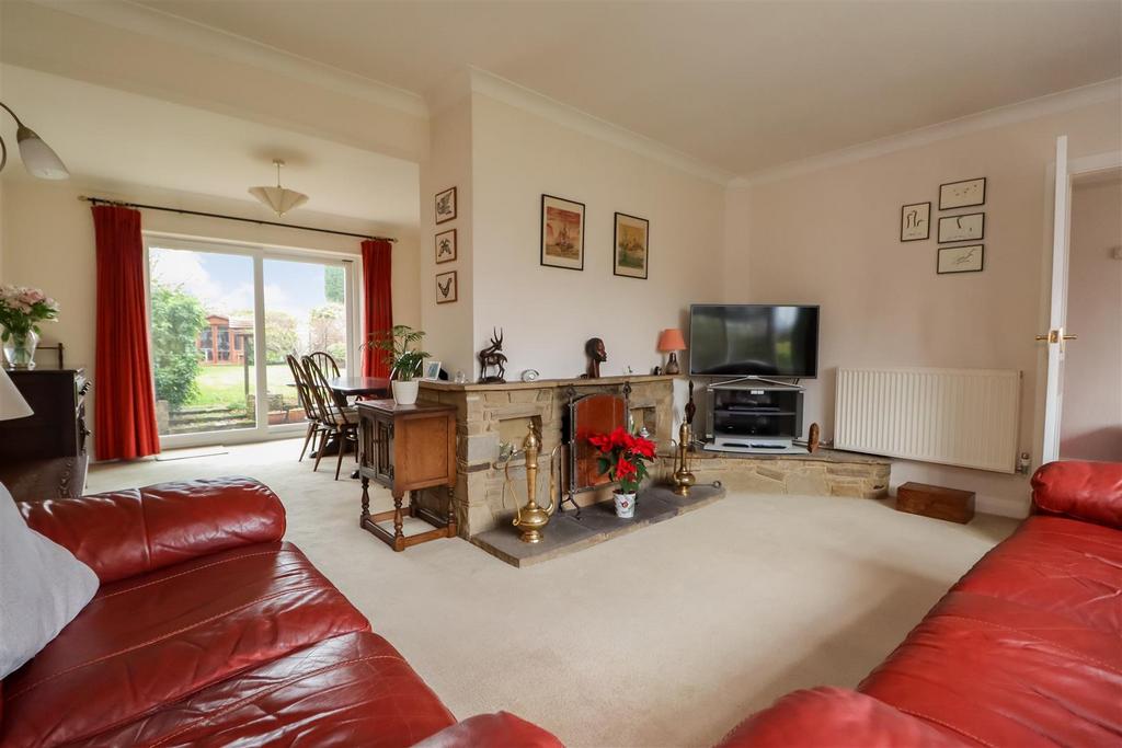 Pollards Drive, Horsham 4 bed detached house £750,000
