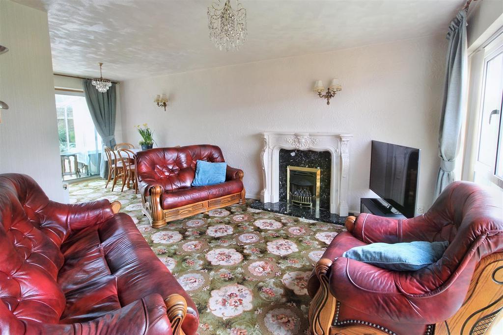 Cavendish Road, Carlton, Nottingham 3 bed detached house £235,000