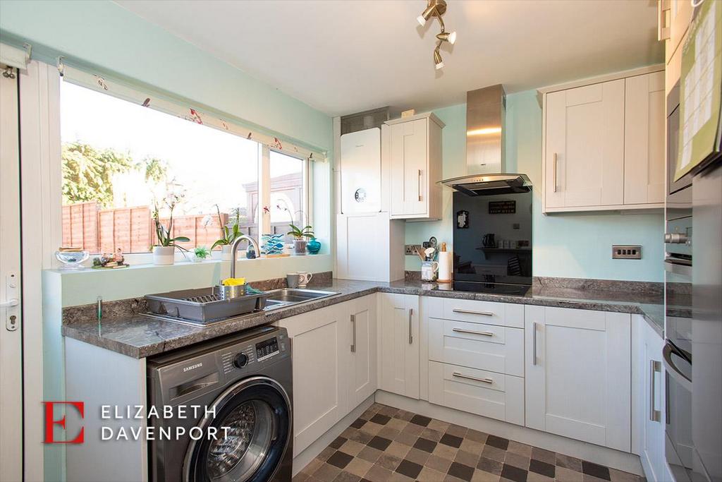 Langbank Avenue, Coventry 2 bed semidetached bungalow £240,000