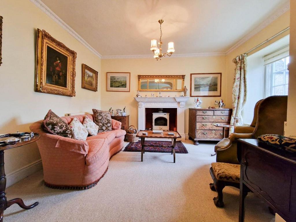 Hampton Street, Tetbury, GL8 3 bed character property £925,000
