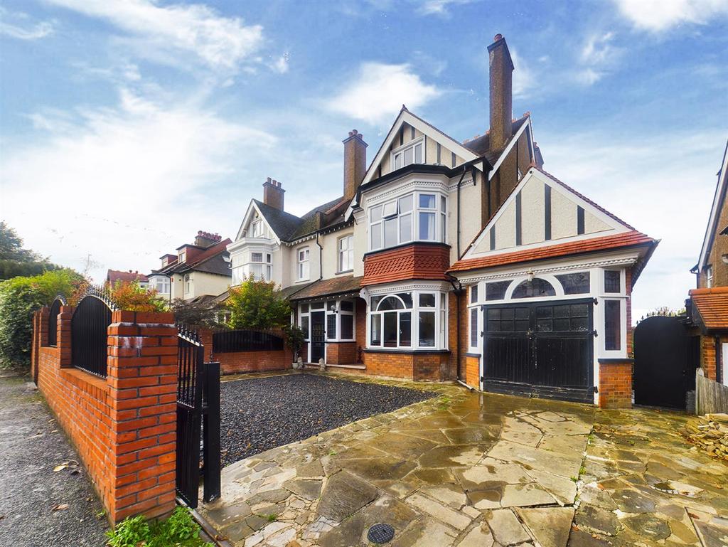 Beechwood Road, South Croydon 6 bed semidetached house £900,000