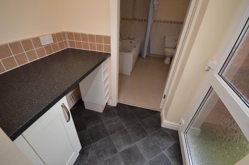 Briggs Avenue, Castleford 2 bed terraced house £650 pcm (£150 pw)