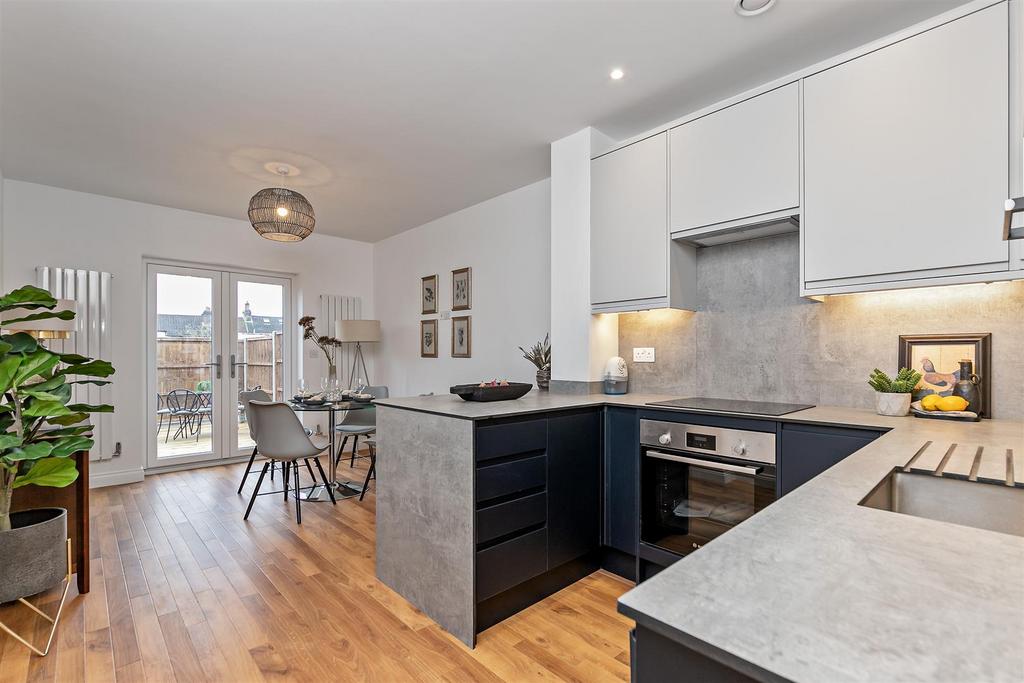 Victoria Street, St. Albans 2 bed end of terrace house for sale £600,000