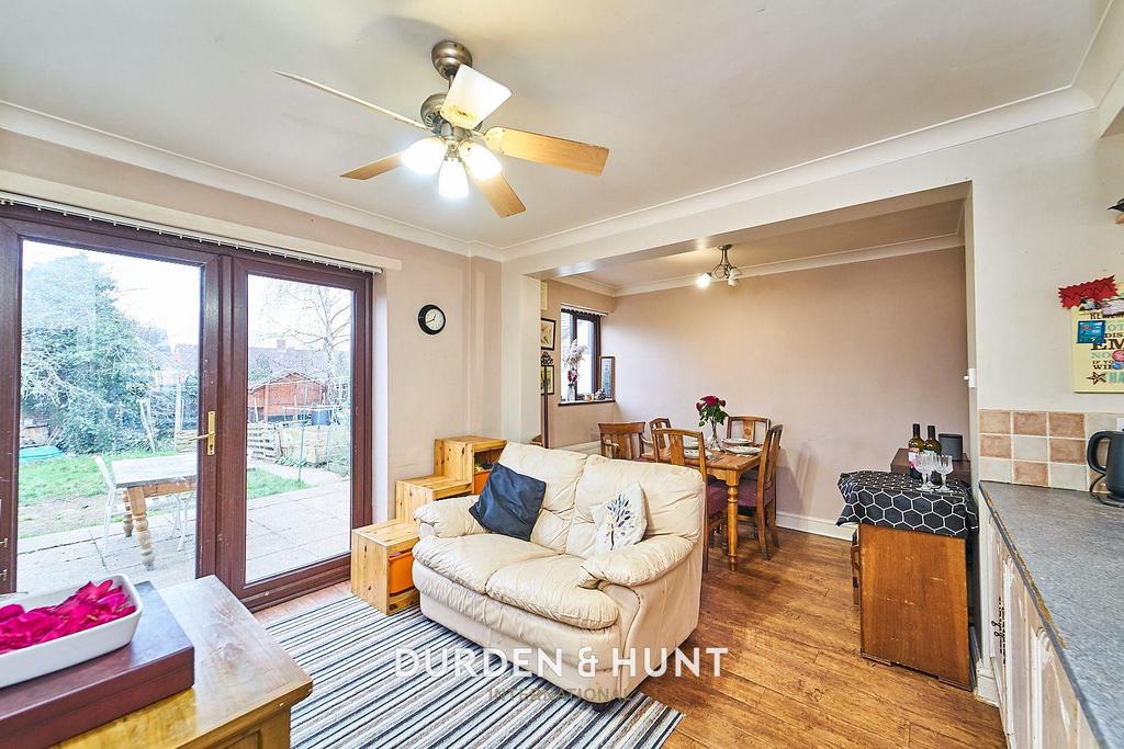 Thaxted Way, Waltham Abbey, EN9 4 bed semidetached house £550,000