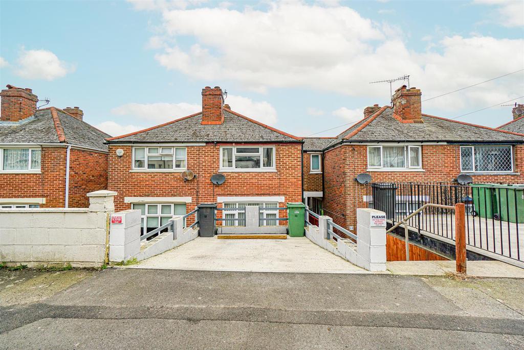 Oakfield Road, Hastings 2 bed terraced house £270,000