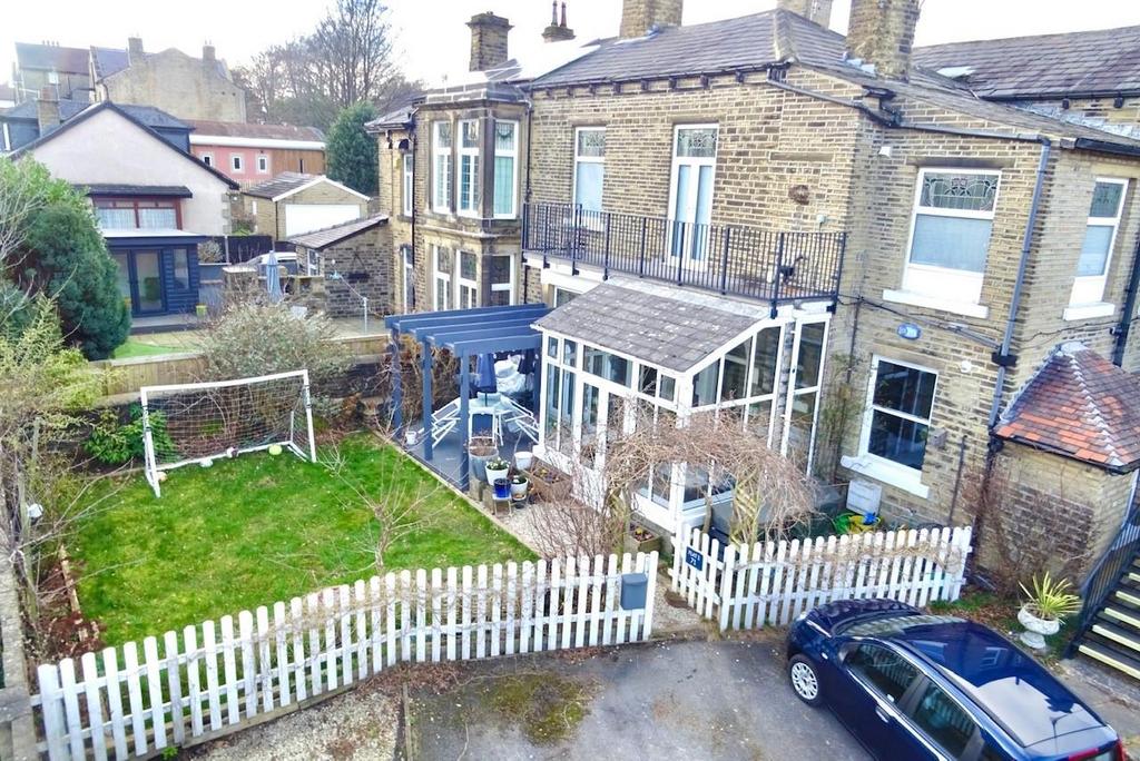 Victoria Road, Elland 3 bed flat for sale £300,000