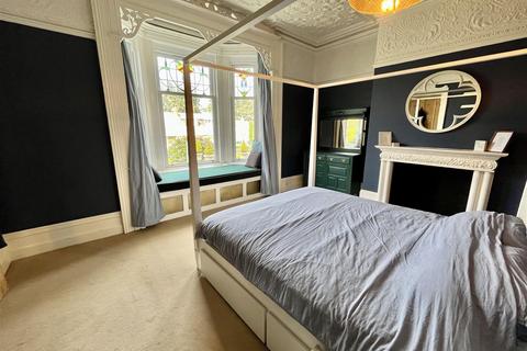 3 bedroom apartment for sale, Victoria Road, Elland
