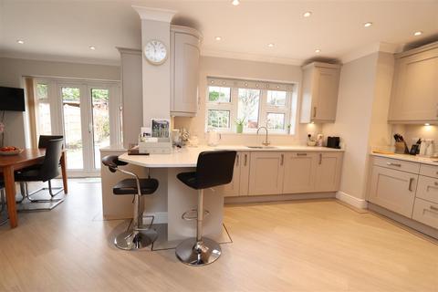 3 Gainsborough Place, Hutton, Brentwood, CM13 2RF