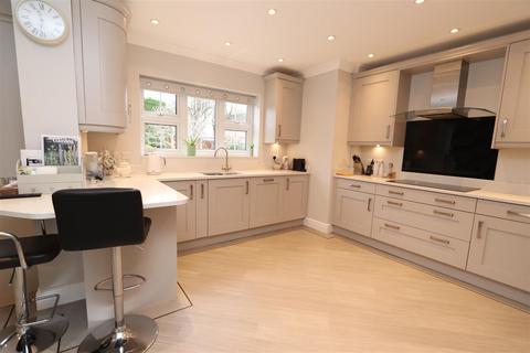 3 Gainsborough Place, Hutton, Brentwood, CM13 2RF