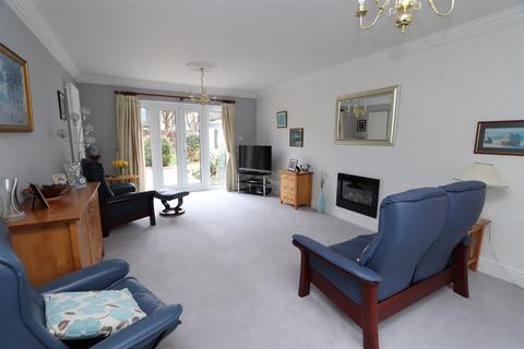 3 Gainsborough Place, Hutton, Brentwood, CM13 2RF
