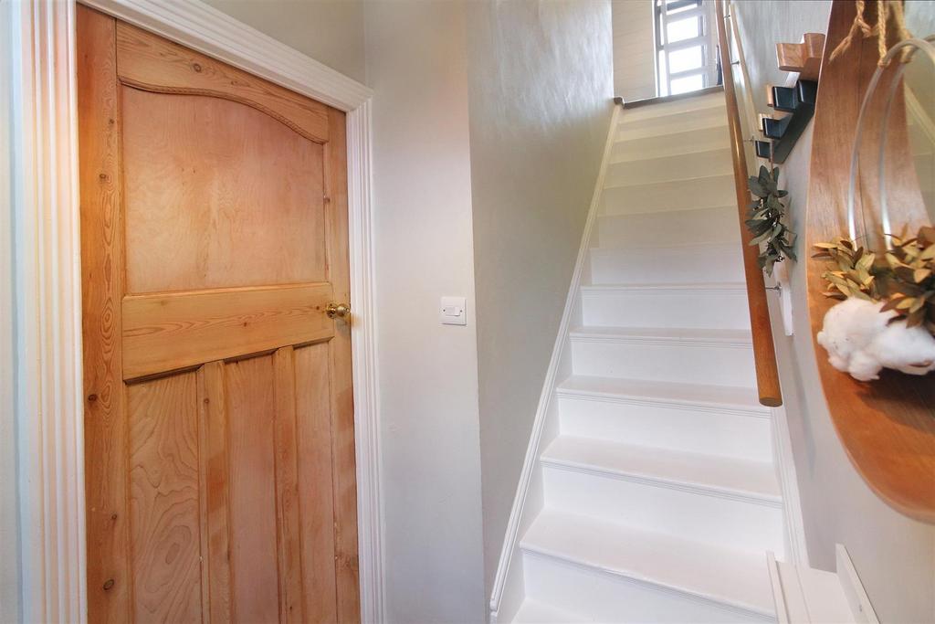 Strike Lane, Skelmanthorpe, Huddersfield HD8 9AY 1 bed terraced house