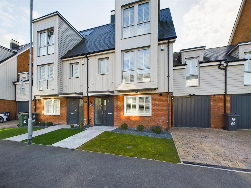 Castleridge Drive, St Clements Lakes... 4 bed house £640,000