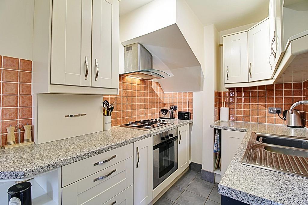 Kitchen (1).jpg