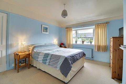 8 Manor Crescent, Pool In Wharfedale, Otley, LS21 1ND