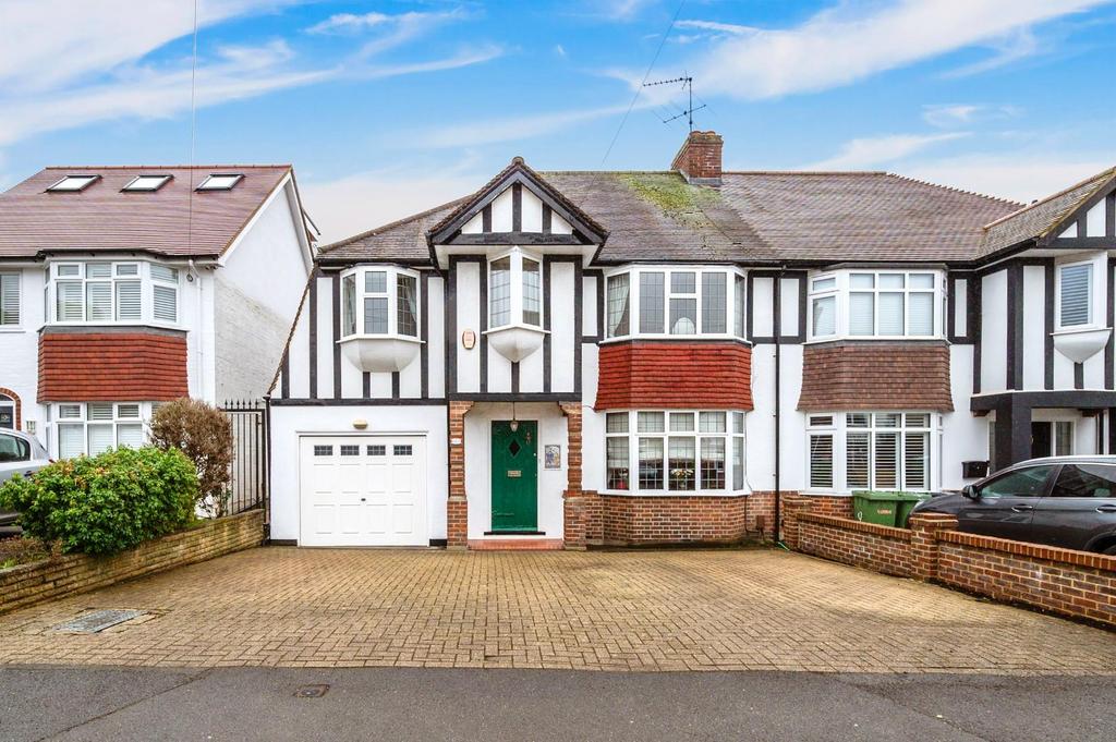 Kenilworth Road, Stoneleigh 4 bed semidetached house £725,000