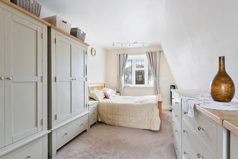 7 Kenilworth Road, Epsom, KT17 2NF