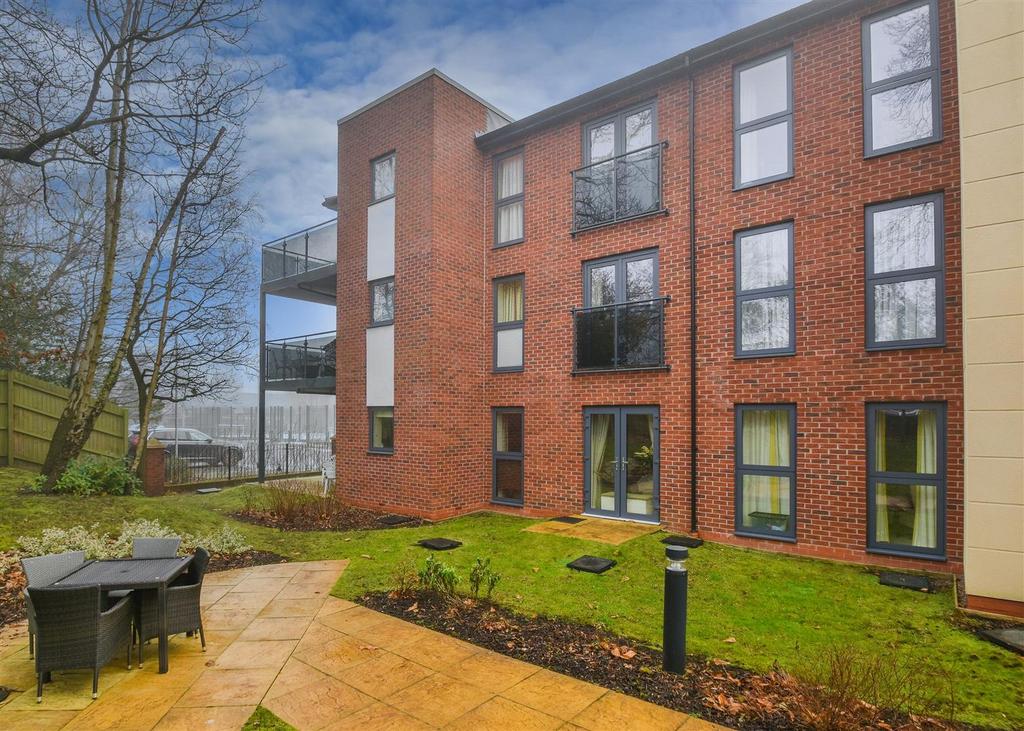 6 Thorneycroft, Wood Road, Tettenhall 2 bed apartment for sale £325,000