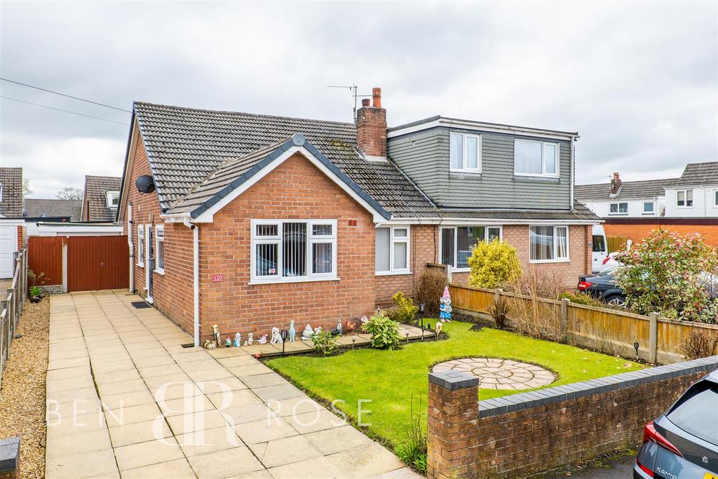 St. Davids Road, Leyland 4 bed semidetached bungalow £210,000