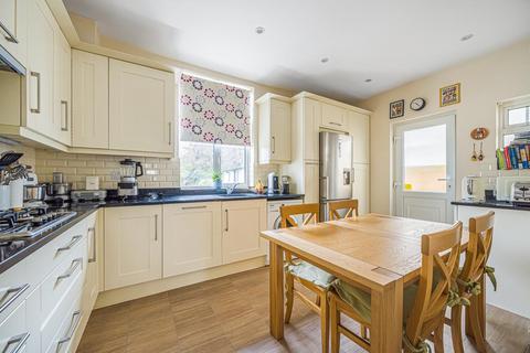 54 West Hill Way, London, N20 8QS