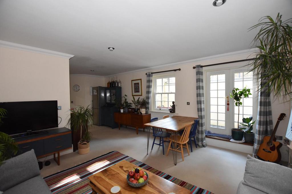 Living Room img II.JPG