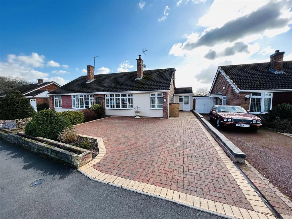 3 Connaught Drive, Wombourne, South... 2 bed semidetached bungalow £950 pcm (£219 pw)