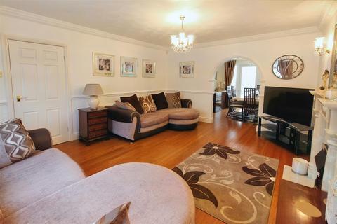 3 bedroom detached house for sale - Southfield Road, Almondbury, Huddersfield, HD5 8RJ